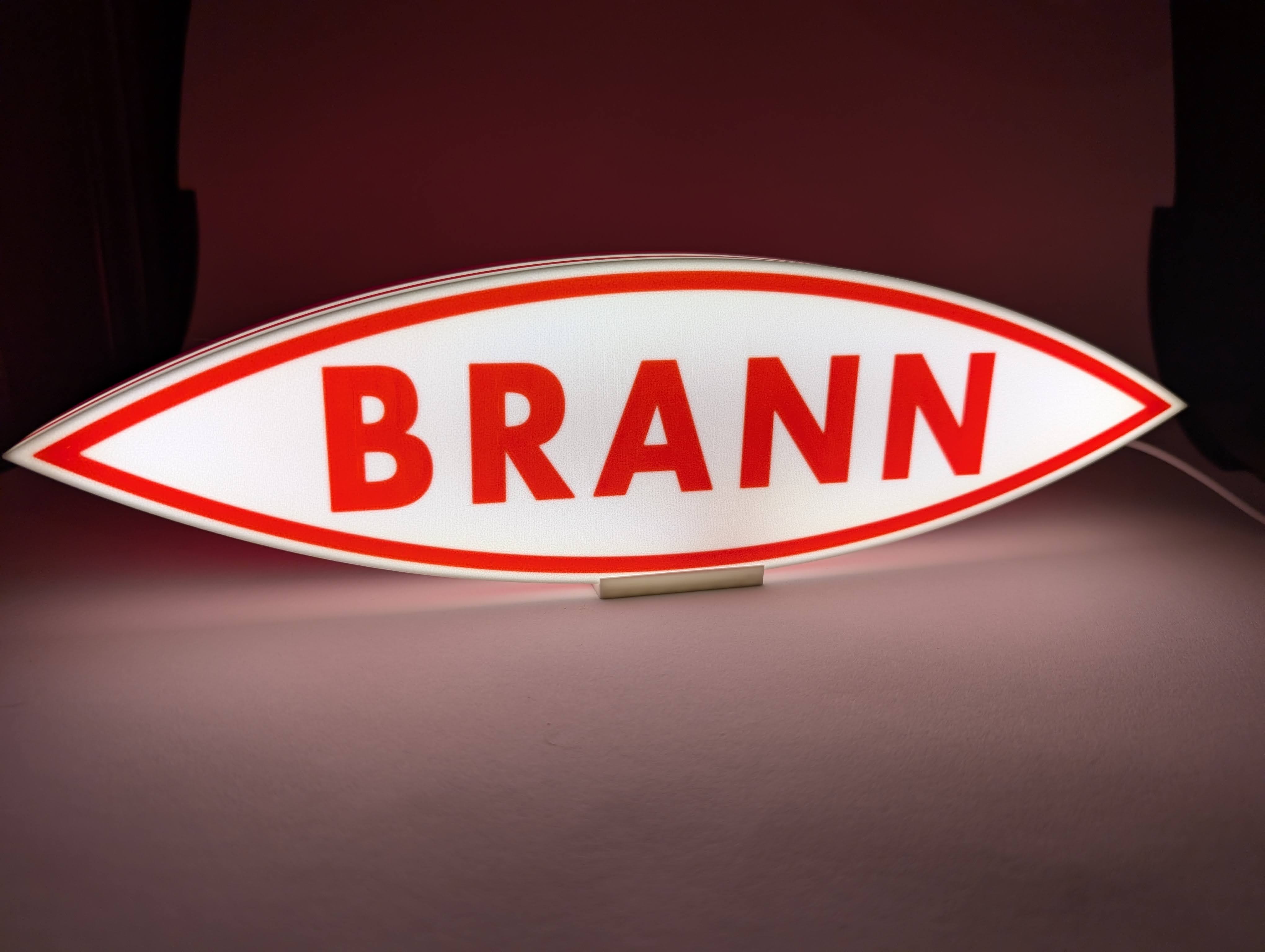 Lysboks med Brann-logo, eksempel på egendesignet lysboks.