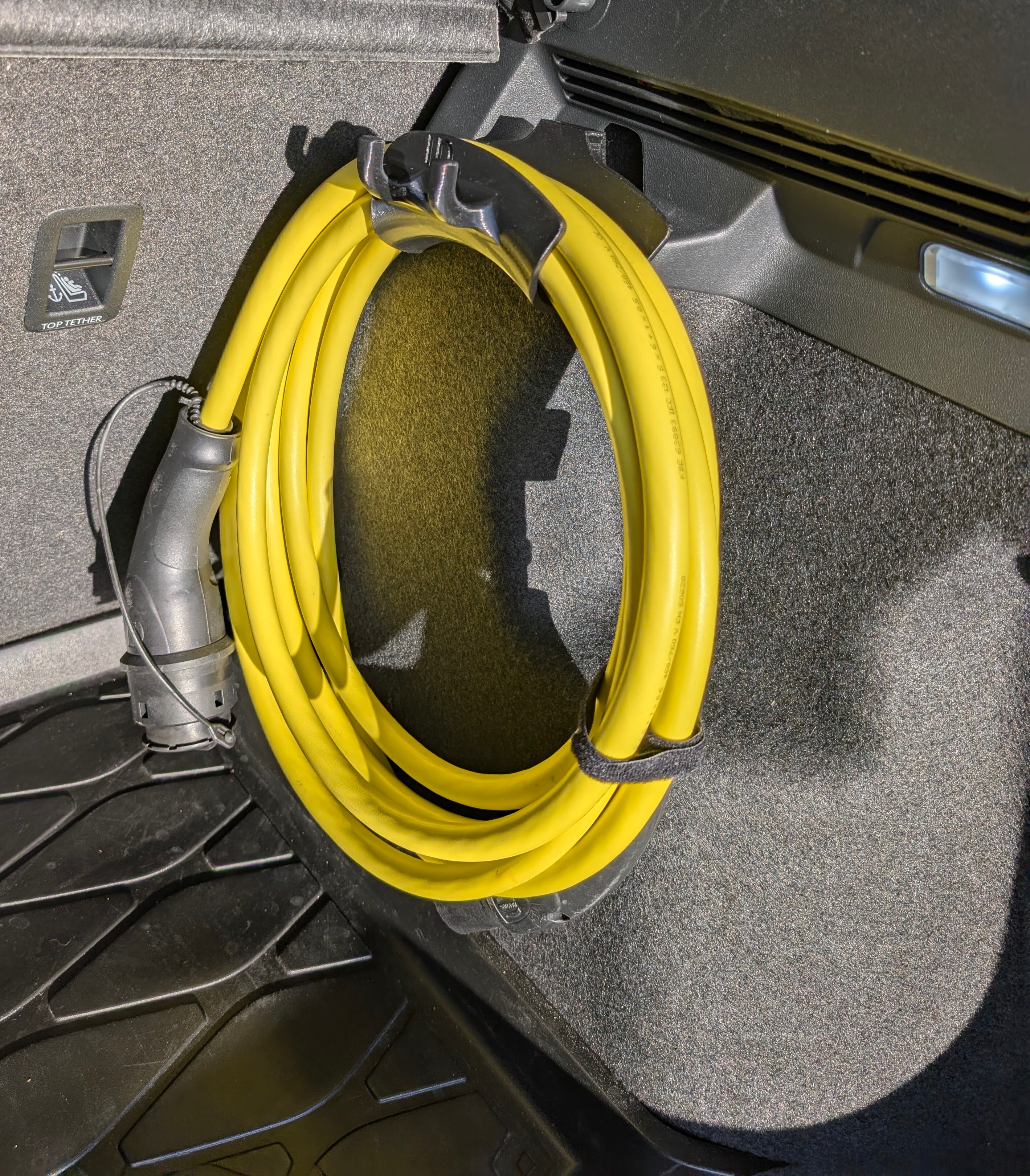 3D-printet ladekabelholder for VW ID-serien (ID4, ID5).