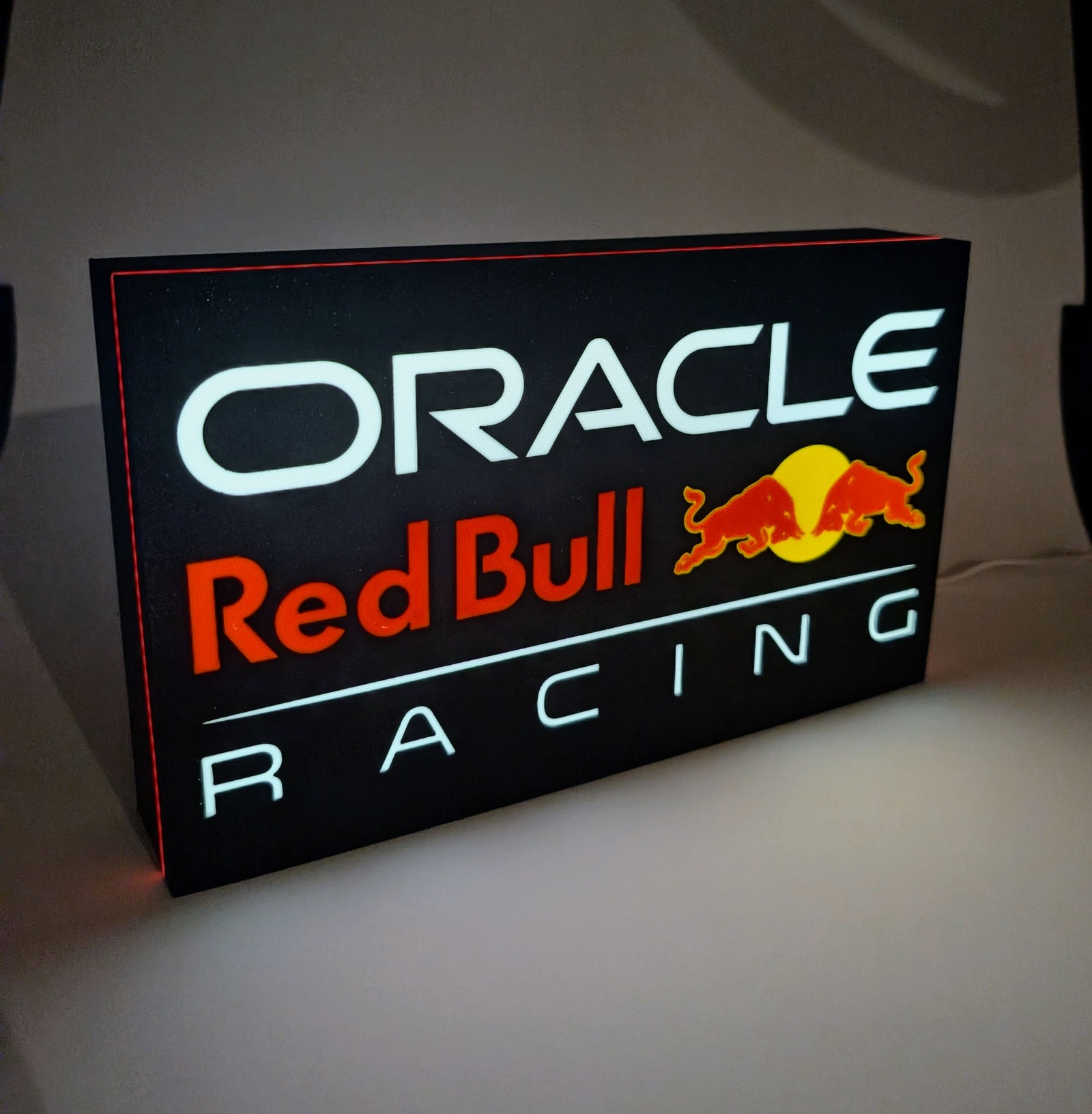 Oracle Red Bull Racing lysboks, 2025-utgave i sort.