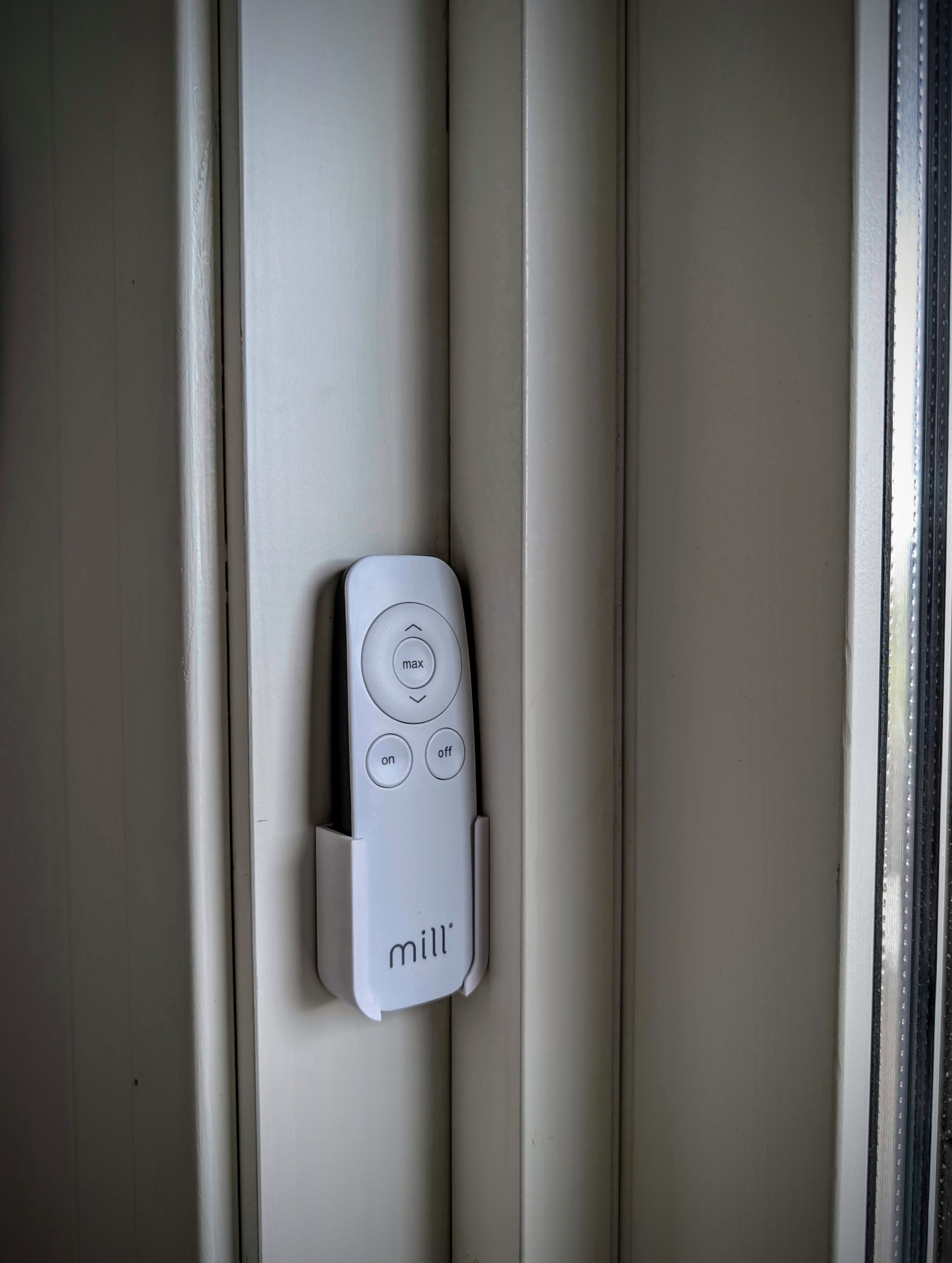 3D-printet veggfeste for fjernkontroller.